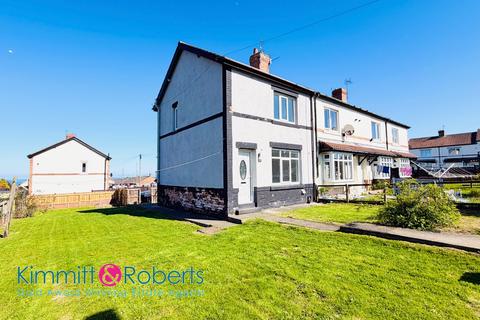 2 bed property, in Colling Avenue, £95,000
