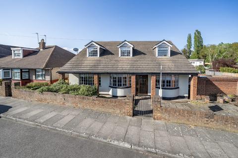 5 bed property, in Penn Lane, £800,000