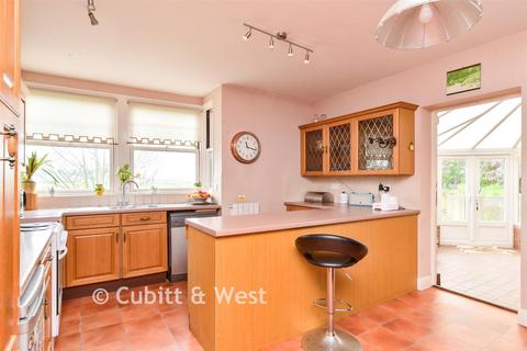 7 bed property, in Newhaven Road, £900,000