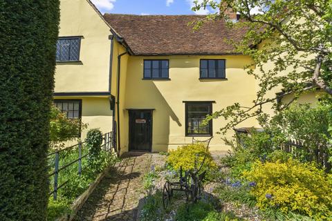 2 bed property, in High Street, £375,000
