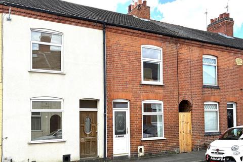 2 bed property, in Woodgon Road, £180,000