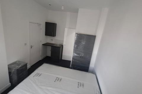 4 bed property, in Burlington Street, £15,000