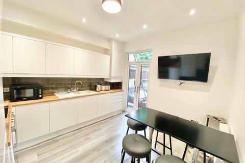 4 bed property, in Thornleigh Drive, £15,000