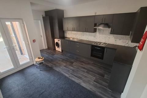 4 bed property, in Langdale Rise, £15,000