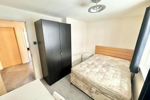 4 bed property, in Catherine Street, £15,000