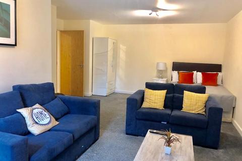 4 bed property, in Chestnut Walk, £15,000