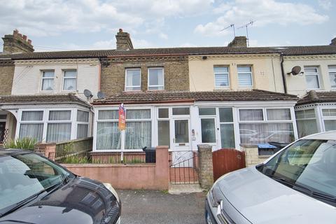 3 bed property, in Leighton Road, £150,000