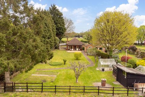 3 bed property, in Copthorne Bank, £650,000