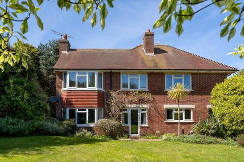 4 bed property, in 12 Boucher Road, £850,000