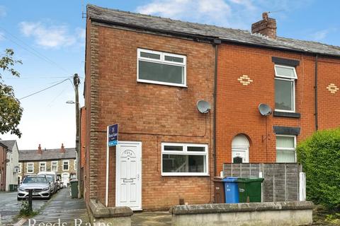 2 bed property, in Lyons Lane, £105,000