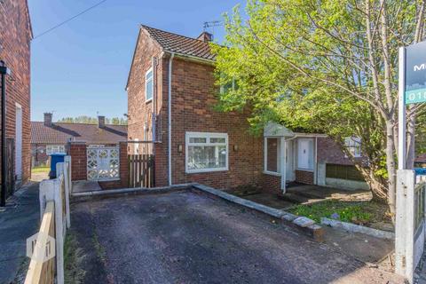 3 bed property, in Acresfield Close, £160,000
