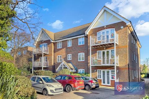 3 bed property, in The Ridgeway, £435,000