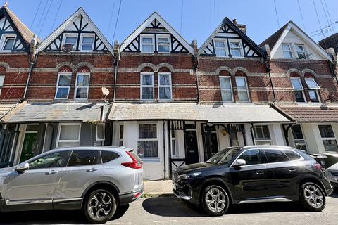 4 bed property, in Hyde Road, £330,000