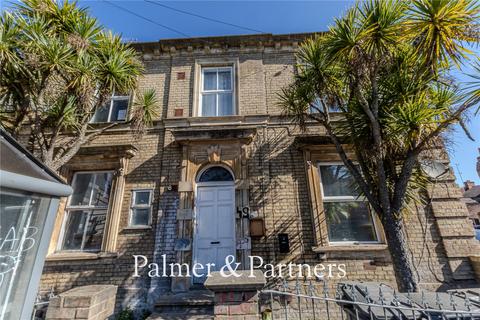 1 bed property, in Woodbridge Road, £80,000