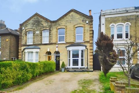 4 bed property, in Western Road, £600,000