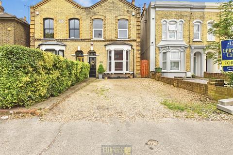4 bed property, in Western Road, £600,000