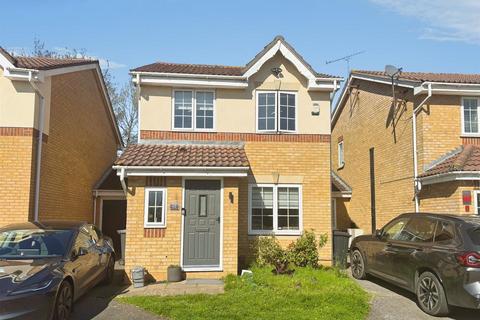 3 bed property, in Gervaise Close, £500,000