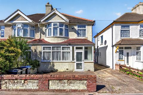 3 bed property, in Beckford Road, £450,000