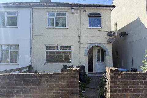 2 bed property, in Standard Road, £225,000