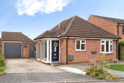 2 bed property, in Thornham's Way, £265,000