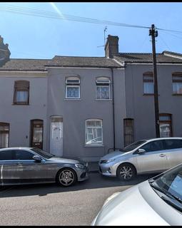 3 bed property, in Warwick Road West, £280,000