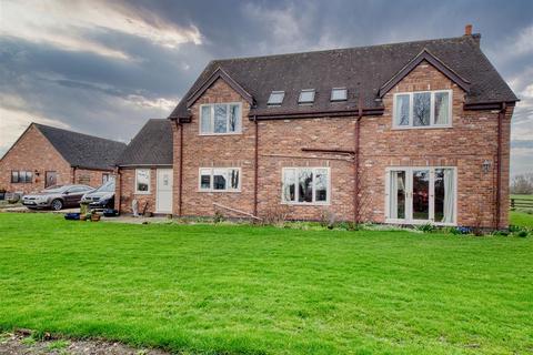 4 bed property, in Barton Brook Farmhouse, £600,000
