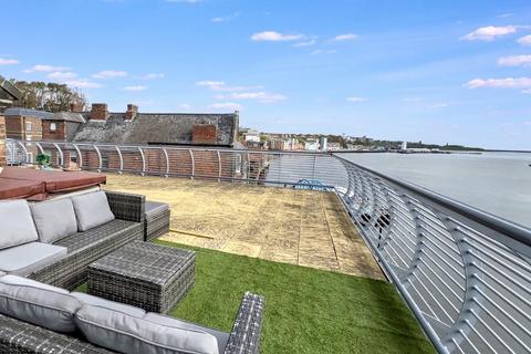 4 bed property, in Duke Street, £695,000