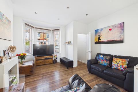3 bed property, in Gordon Road, £265,000