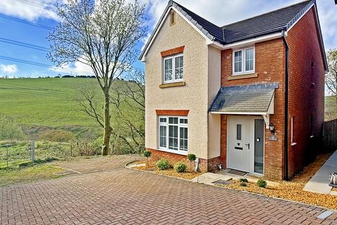 3 bed property, in Highfields, £290,000