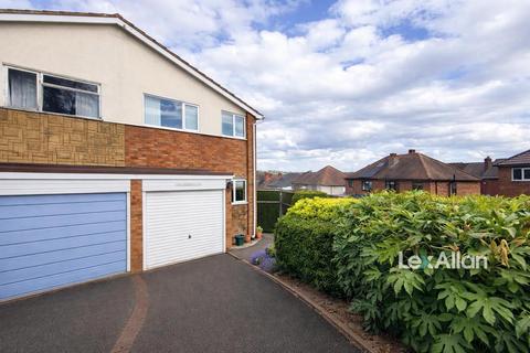 3 bed property, in Bower Lane, £260,000