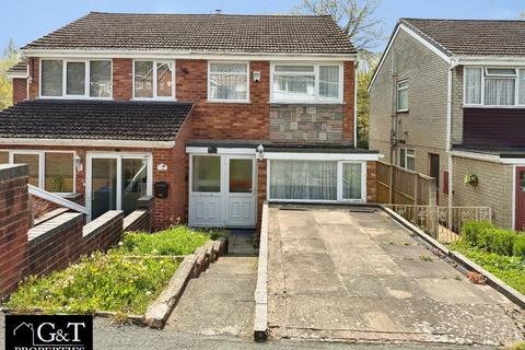 3 bed property, in Chelford Crescent, £215,000
