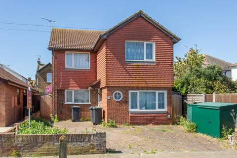 4 bed property, in Fernlea Avenue, £425,000