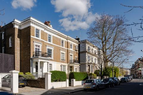 2 bed property, in Chepstow Villas, £1,400,000