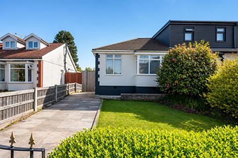 2 bed property, in Lordsgate Lane, £275,000