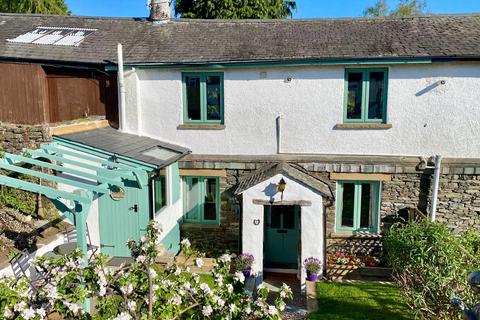 2 bed property, in Cross Street, £400,000