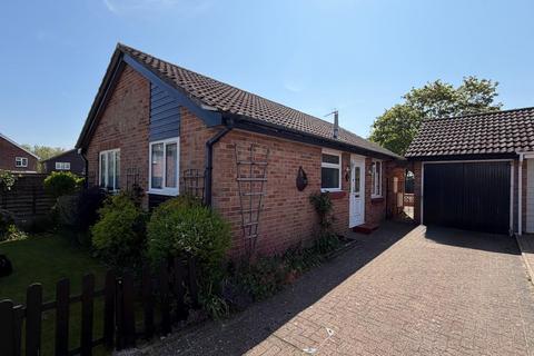 2 bed property, in Malin Close, £285,000