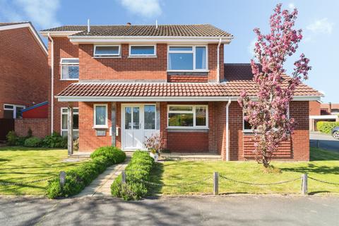 4 bed property, in Grove Lane, £600,000