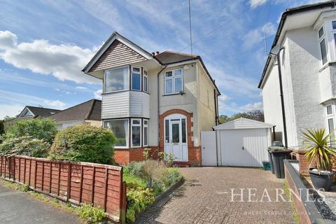 3 bed property, in Clayford Avenue, £400,000