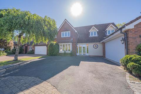 5 bed property, in Northwick Crescent, £875,000