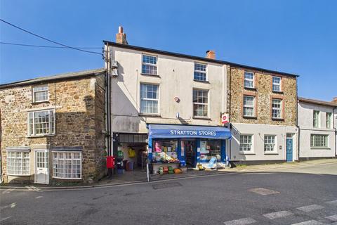 5 bed property, in 1 Lords Court, £275,000