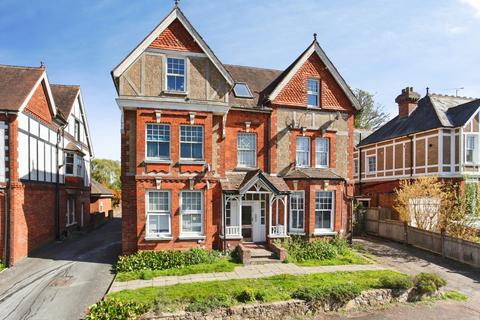 1 bed property, in Molyneux Park Road, £210,000