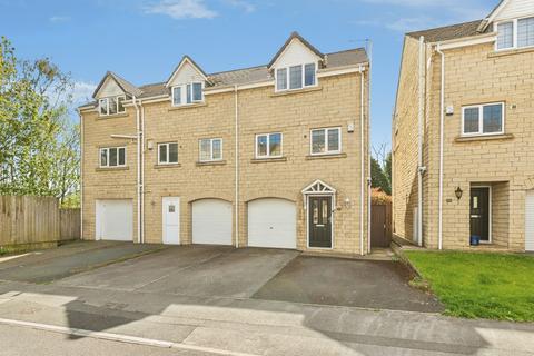 3 bed property, in Prospect Road, £300,000