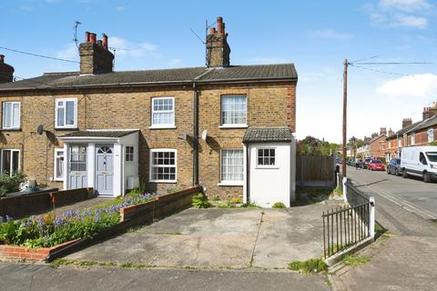 2 bed property, in Mount Road, £190,000