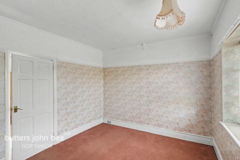 2 bed property, in School Road, £220,000