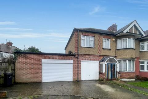 5 bed property, in Churchbury Close, £700,000