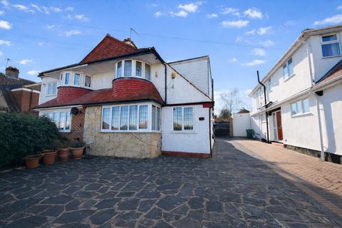 4 bed property, in Burnt Ash Hill, £500,000