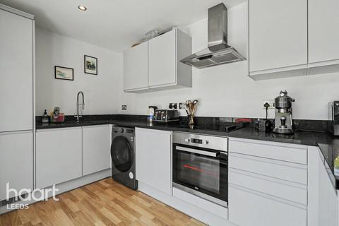 2 bed property, in Mabgate, £210,000