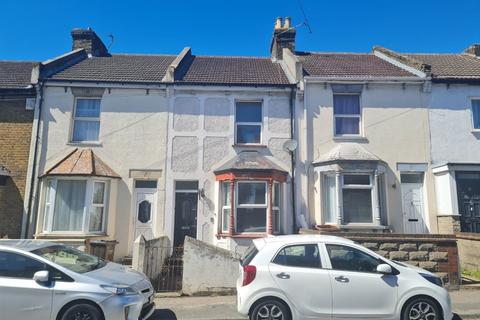 3 bed property, in Ingram Road, £190,000