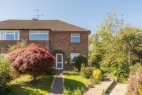 2 bed property, in Ranmoor Close, £329,000
