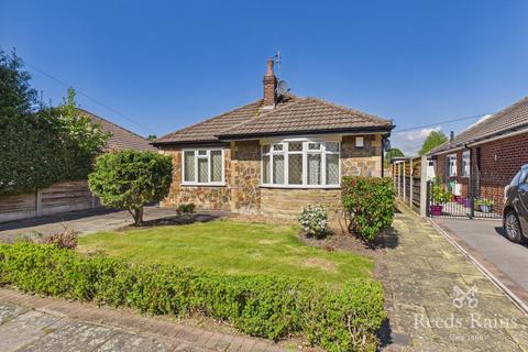 2 bed property, in Dorrington Road, £450,000